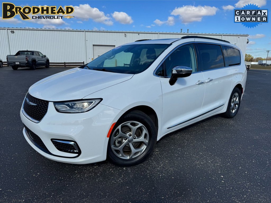 2023 Chrysler Pacifica Limited's photo