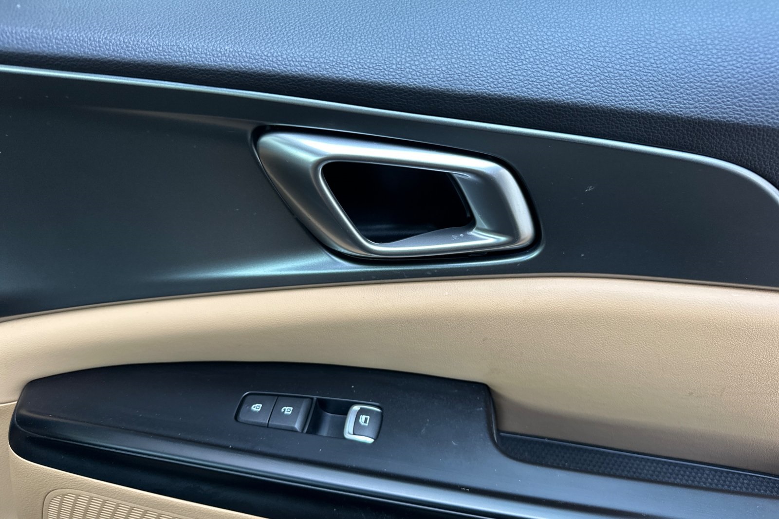 2024 Kia Carnival LX photo 19