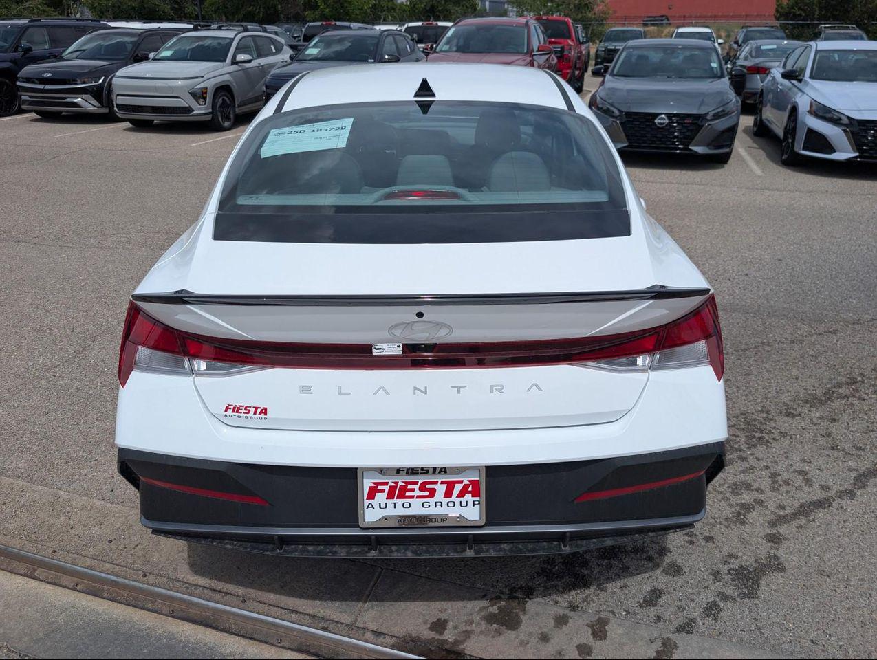 2025 Hyundai Elantra SEL Sport photo 5