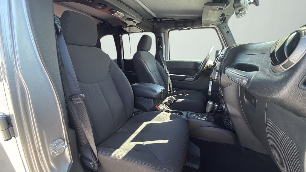 2016 Jeep Wrangler Unlimited Sport photo 15