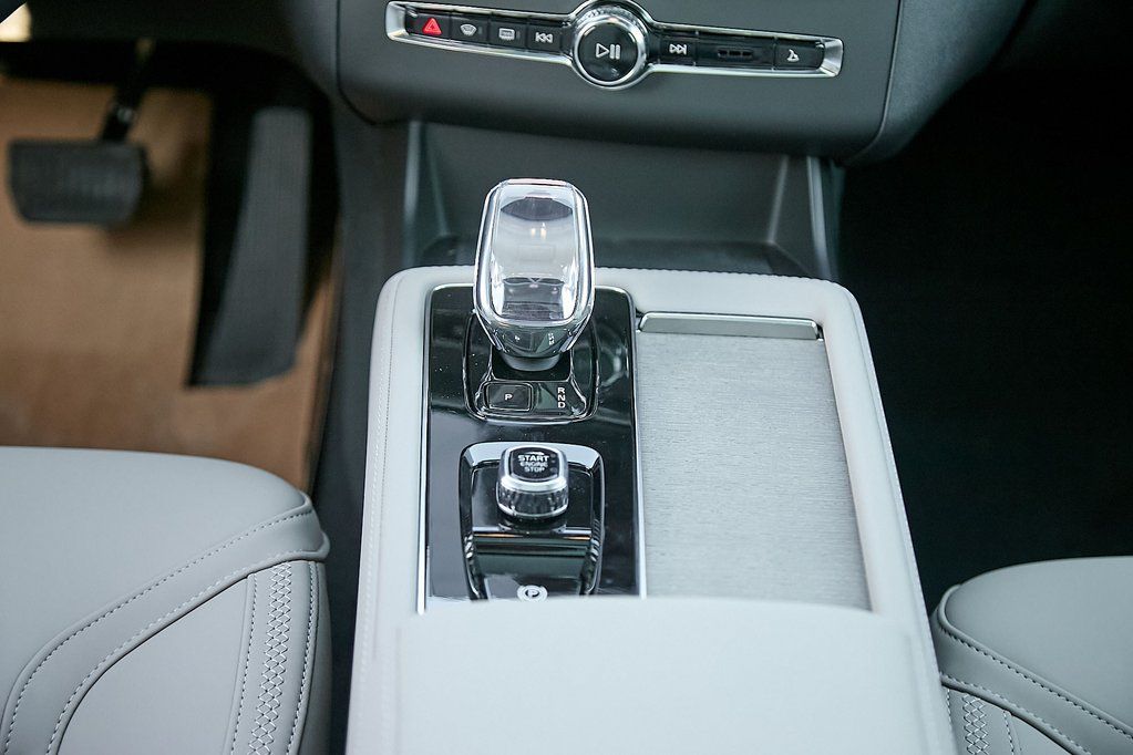 2026 VOLVO XC90 - Image 28