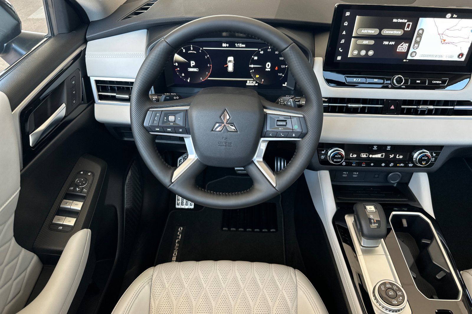 2025 Mitsubishi Outlander SEL photo 13