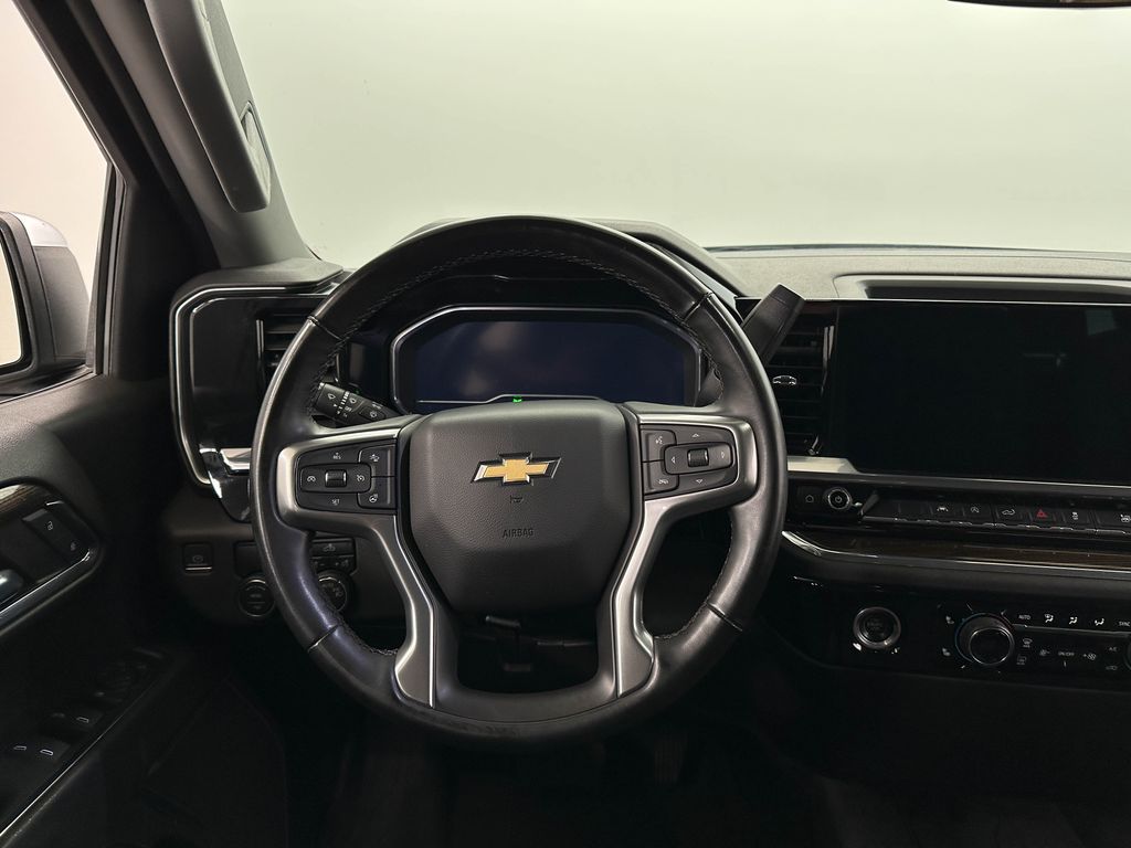 2023 Chevrolet Silverado 1500 LT photo 7