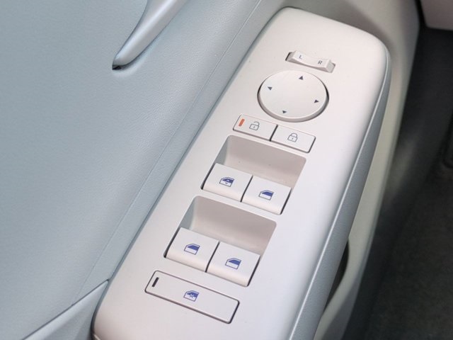 2024 Hyundai Kona SE photo 19