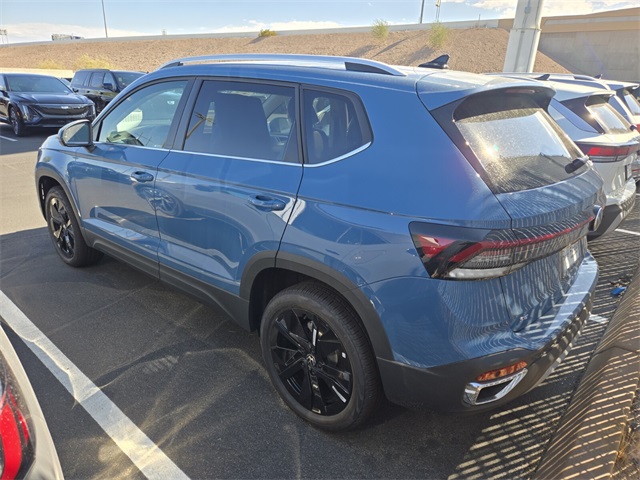 2025 Volkswagen Taos SE photo 3
