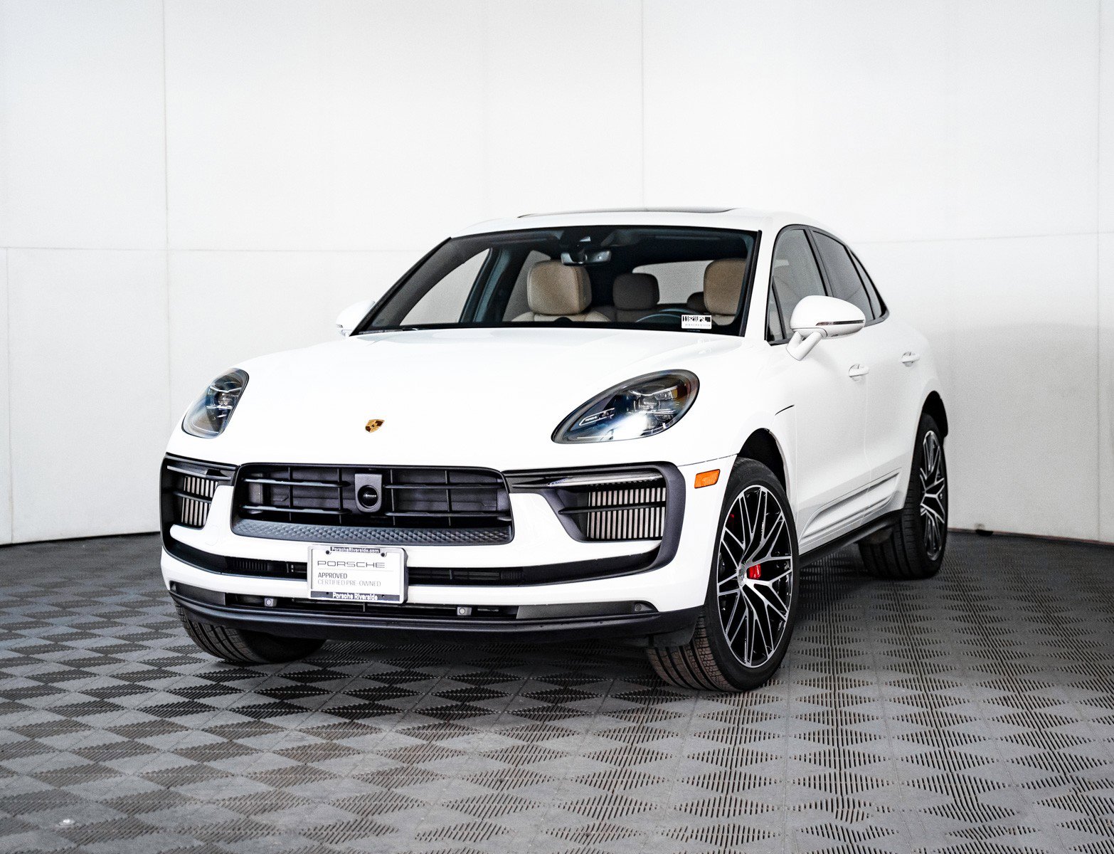 2025 Porsche Macan S's photo