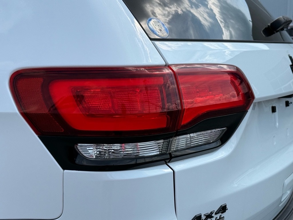 2020 Jeep Grand Cherokee Altitude photo 25