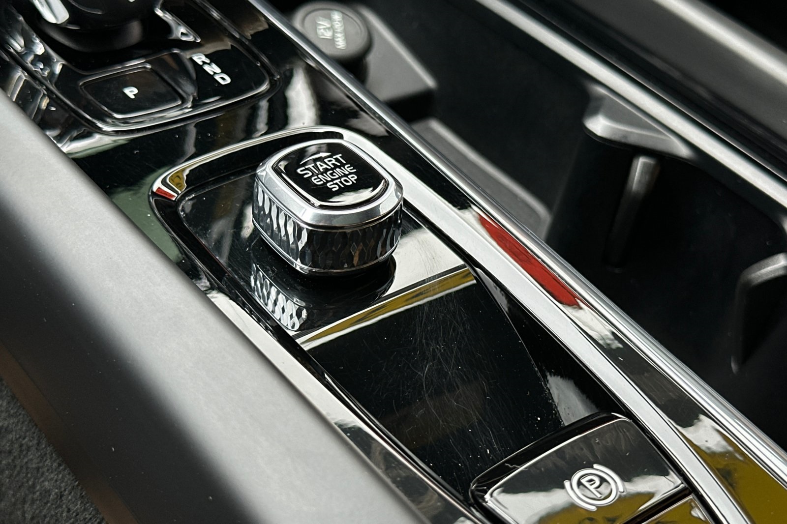 2023 Volvo XC60 B5 Ultimate photo 24