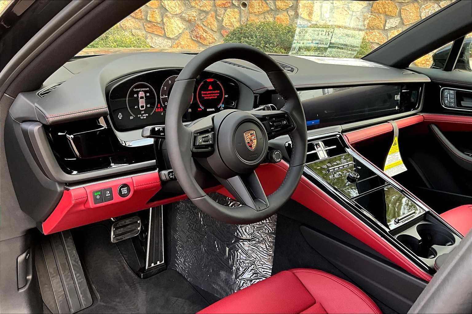 2025 Porsche Panamera 4 photo 4