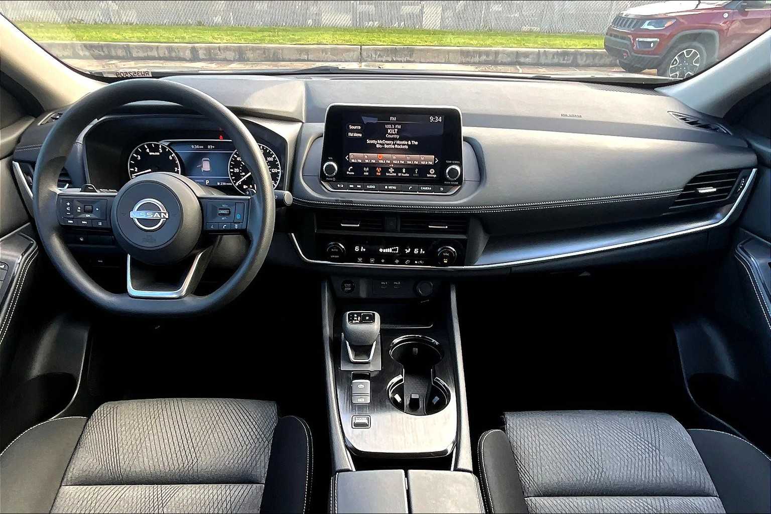 2024 Nissan Rogue SV photo 13