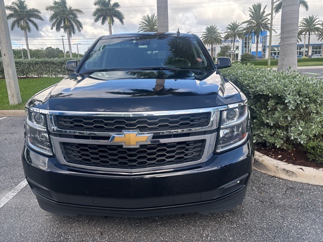 2018 Chevrolet Suburban LT photo 2