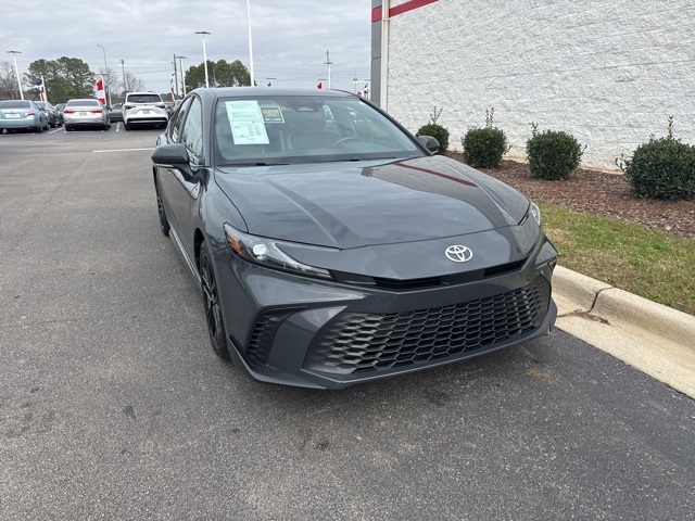 2025 Toyota Camry SE's photo