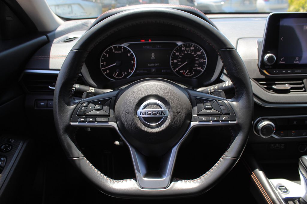2022 Nissan Altima 2.5 SR photo 16