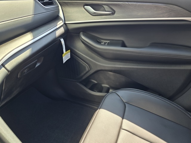 2025 Jeep Grand Cherokee Limited photo 20