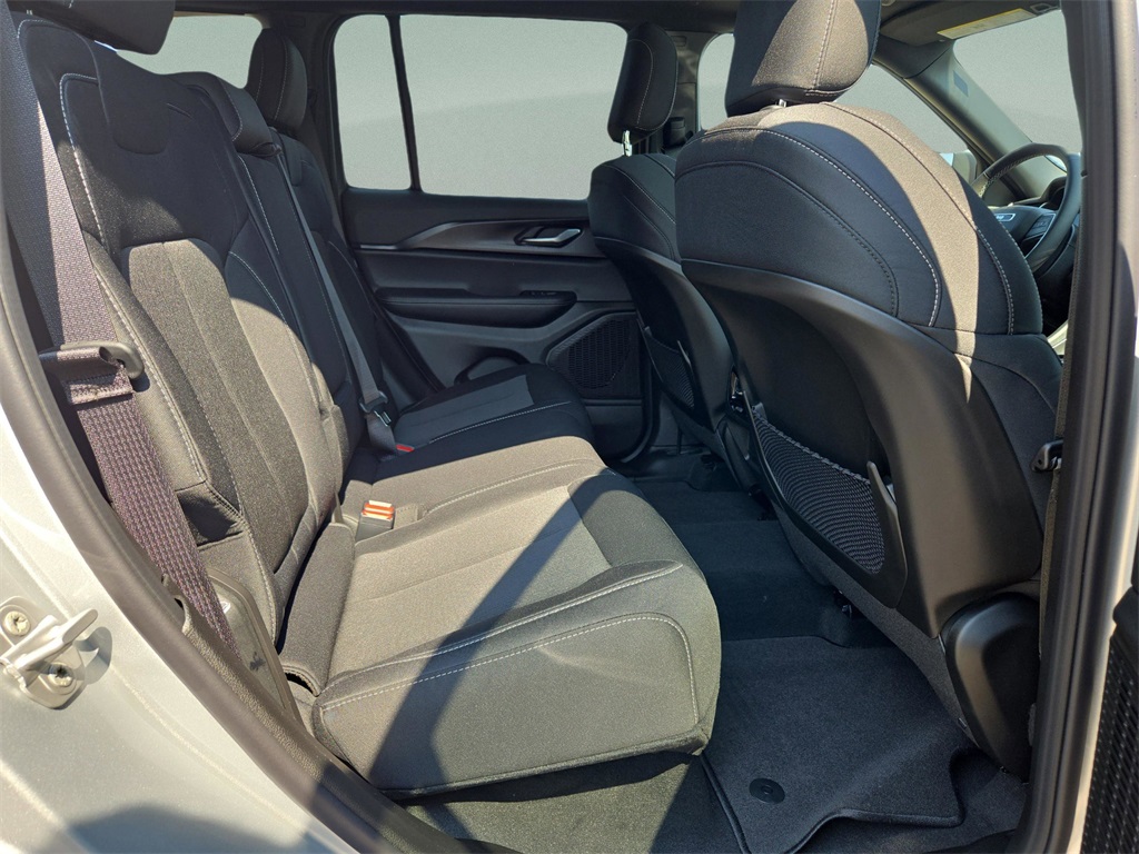 2025 Jeep Grand Cherokee Laredo X photo 17