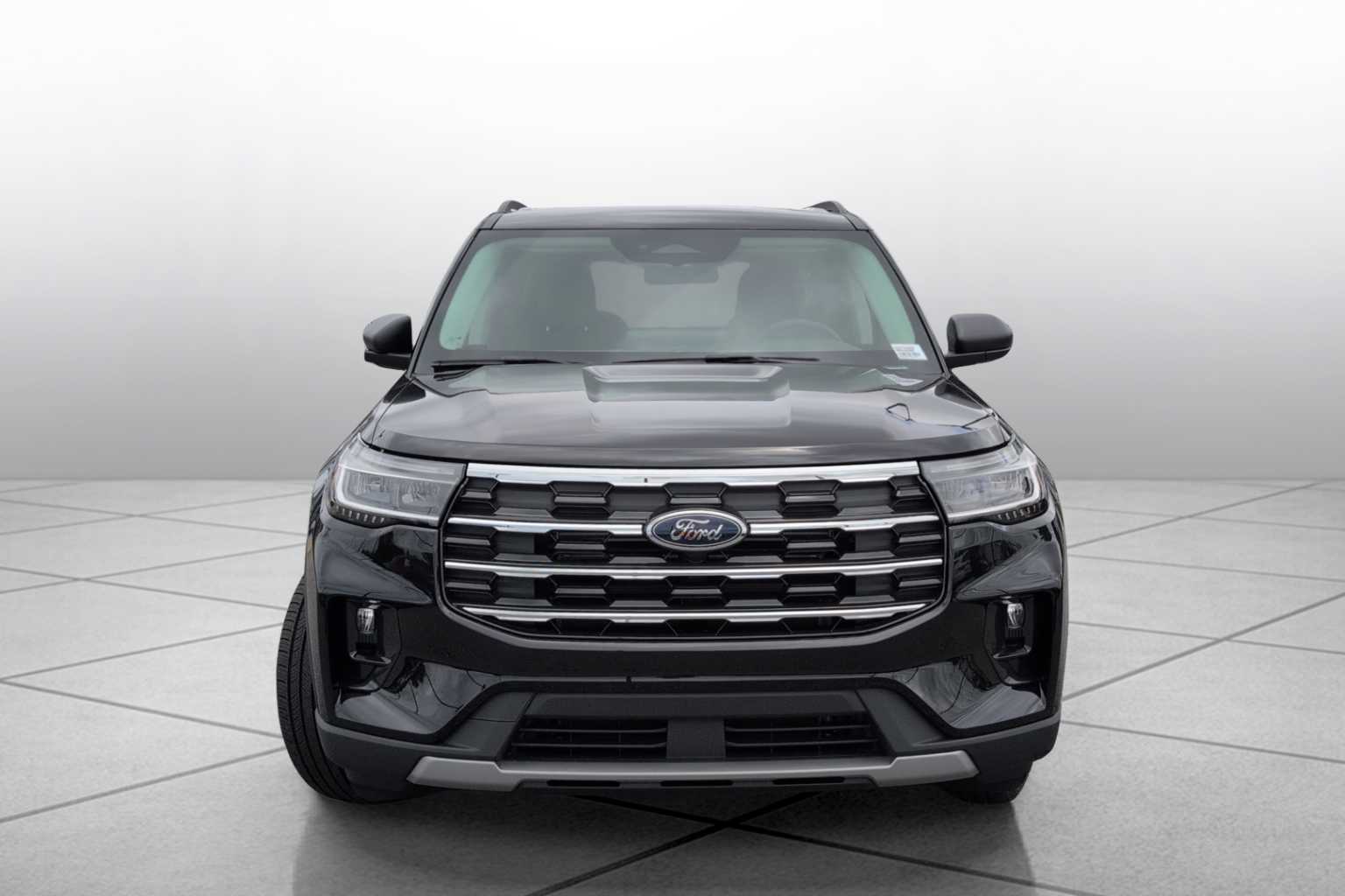 2025 Ford Explorer photo 2
