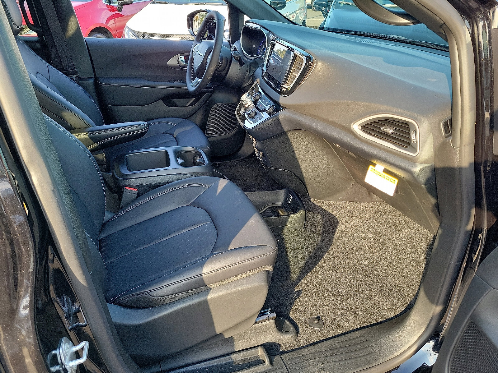 2025 Chrysler Voyager LX photo 10