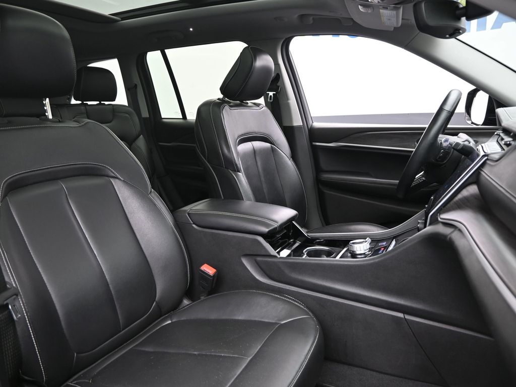 2022 Jeep Grand Cherokee Limited photo 4