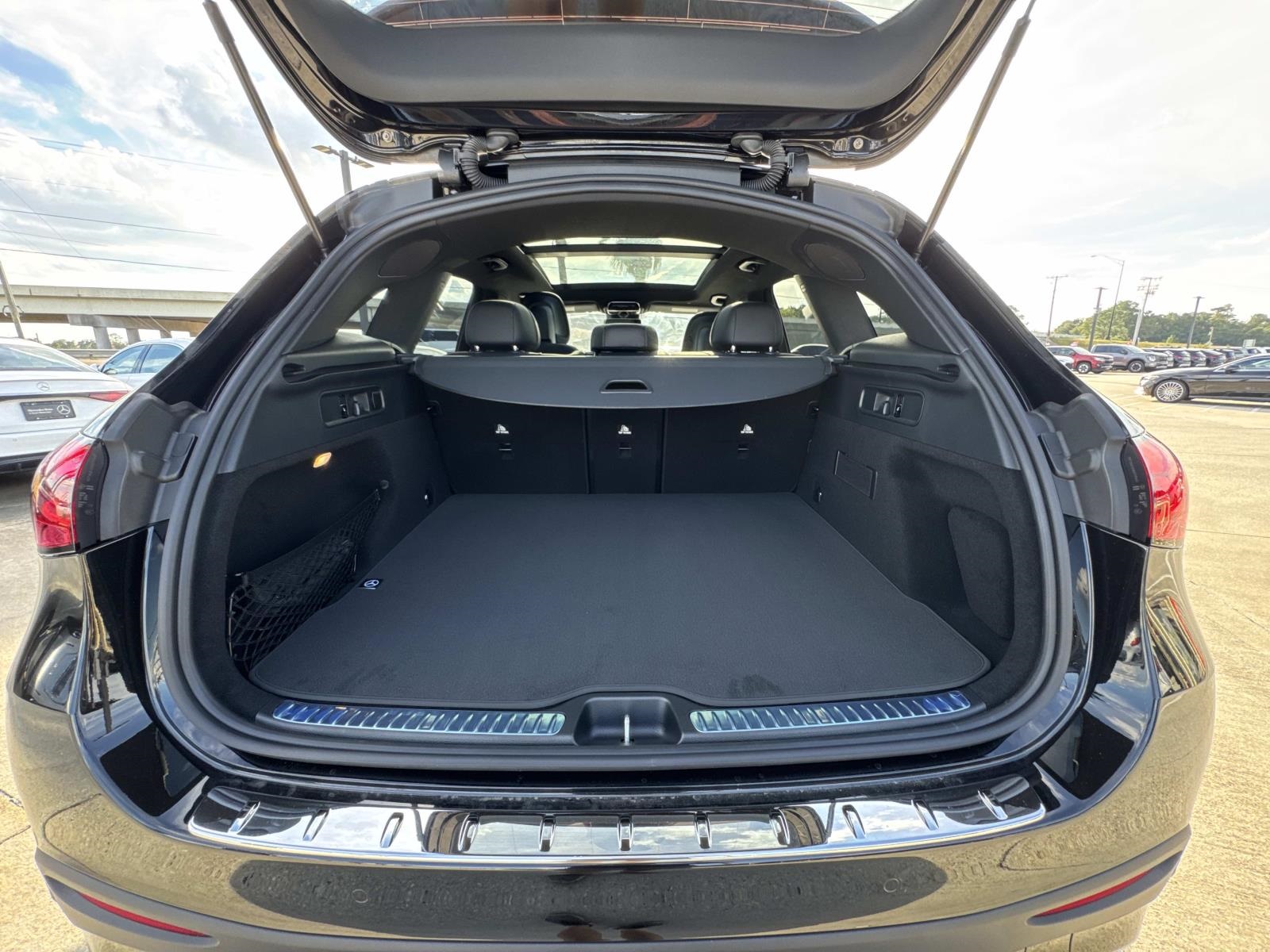 2026 Mercedes Benz GLC 300 photo 2