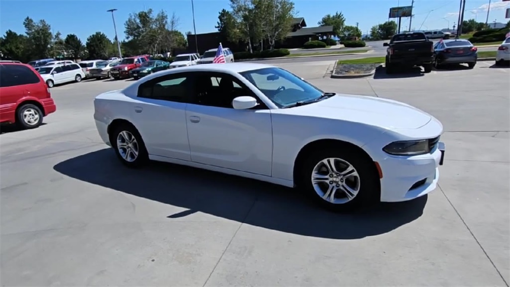 2022 Dodge Charger SXT photo 2