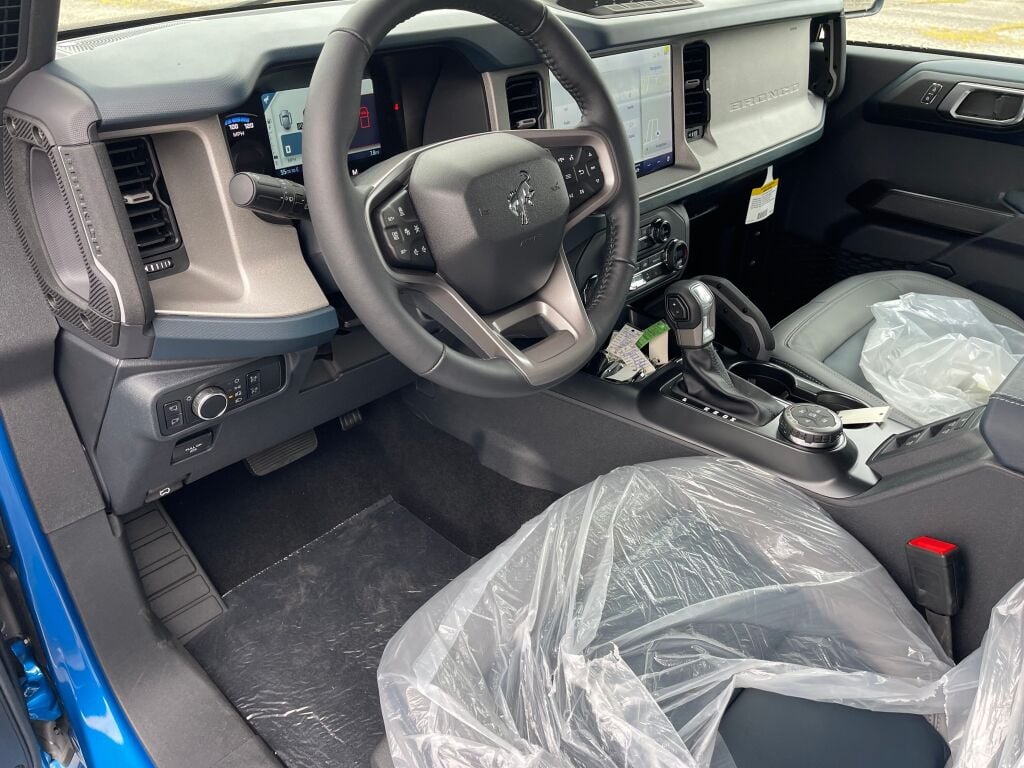 2024 Ford Bronco Outer Banks photo 6