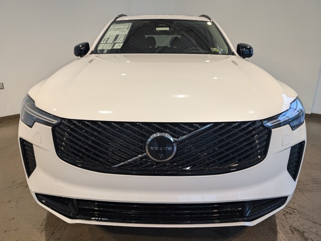 2026 Volvo XC90 T8 photo 2