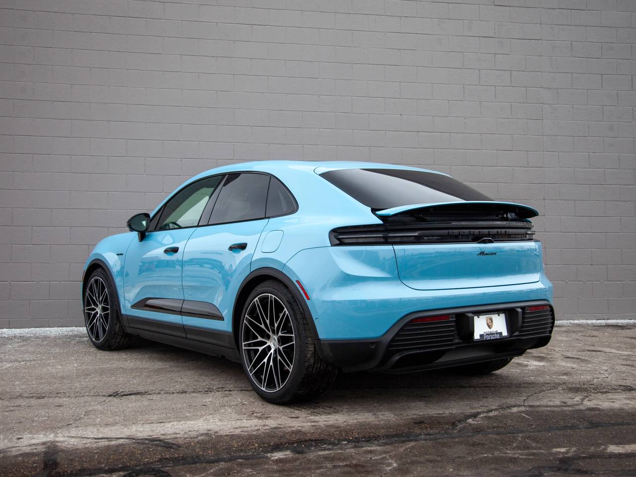 2025 Porsche Macan Electric photo 3