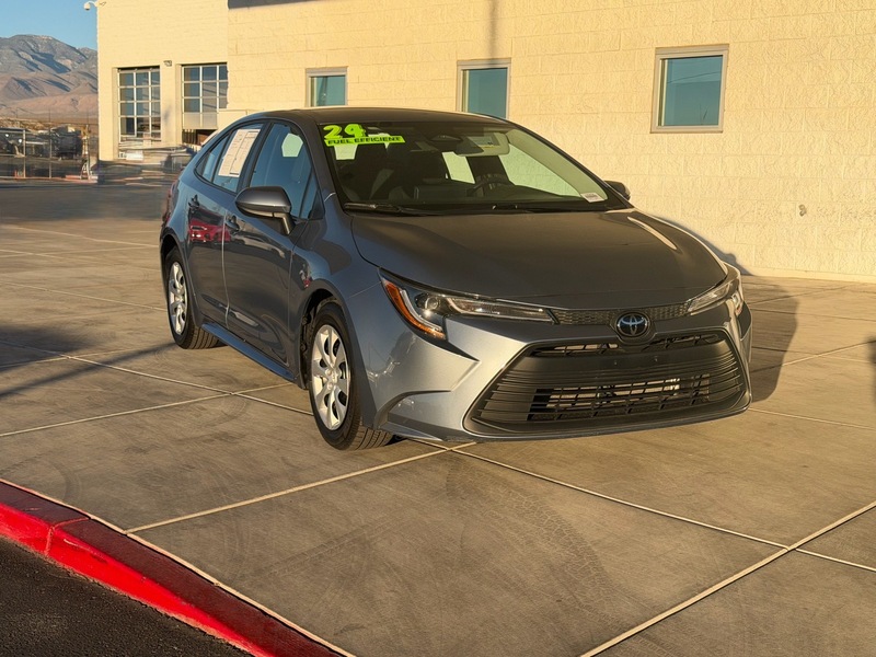 2024 Toyota Corolla LE's photo