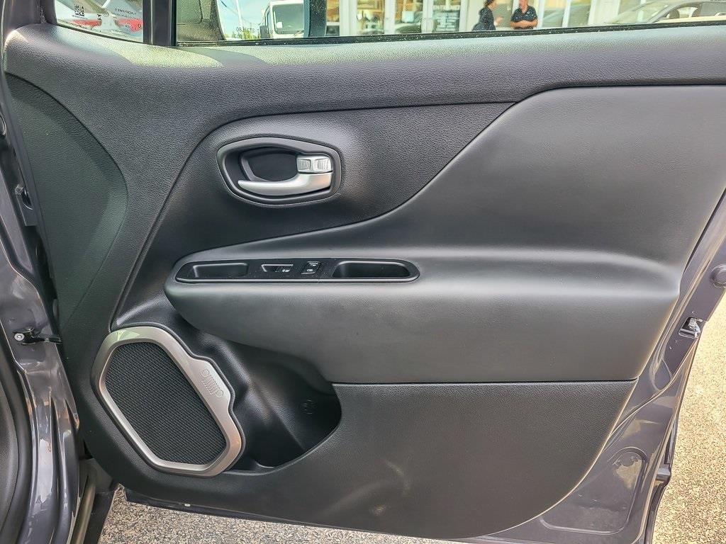 2023 Jeep Renegade Latitude Upland photo 17