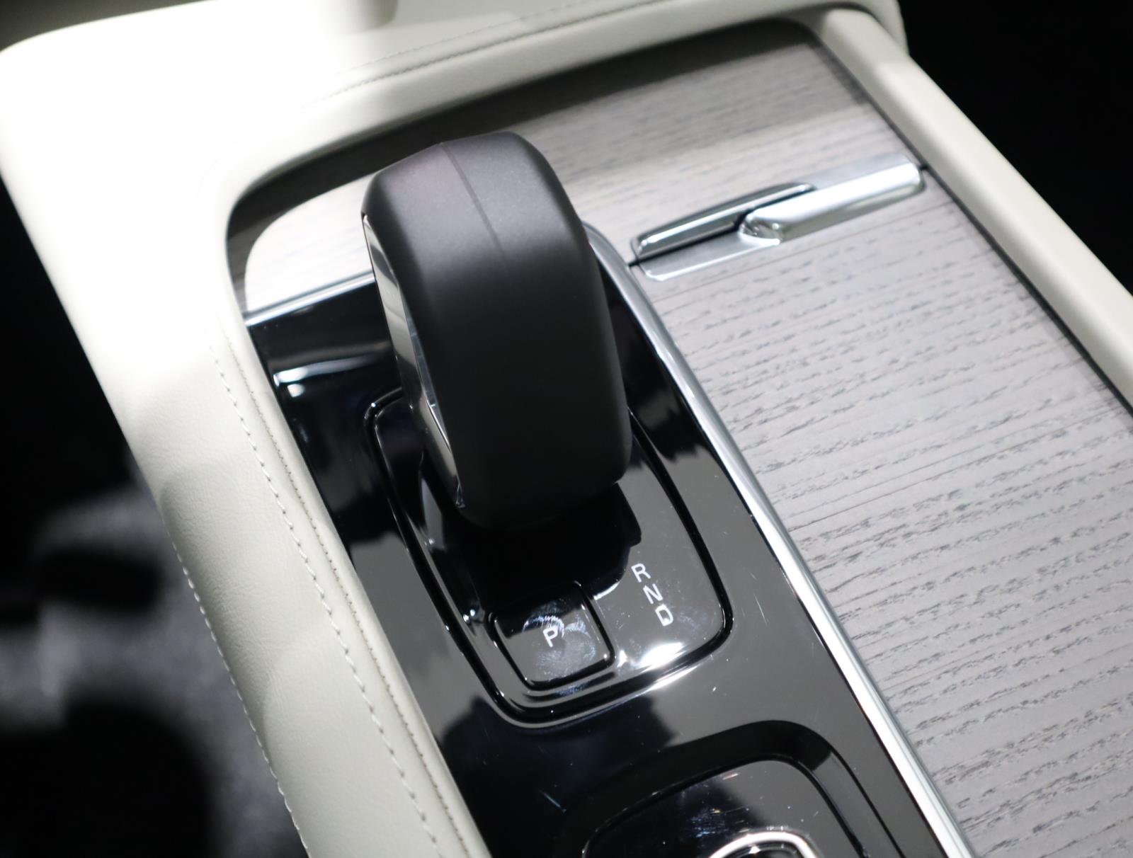 2025 Volvo S90 Plus photo 27