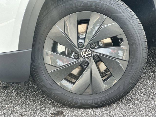 2025 Volkswagen Taos S photo 2