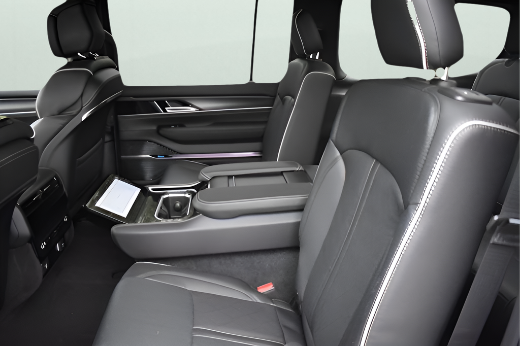 2025 Jeep Grand Wagoneer II photo 21
