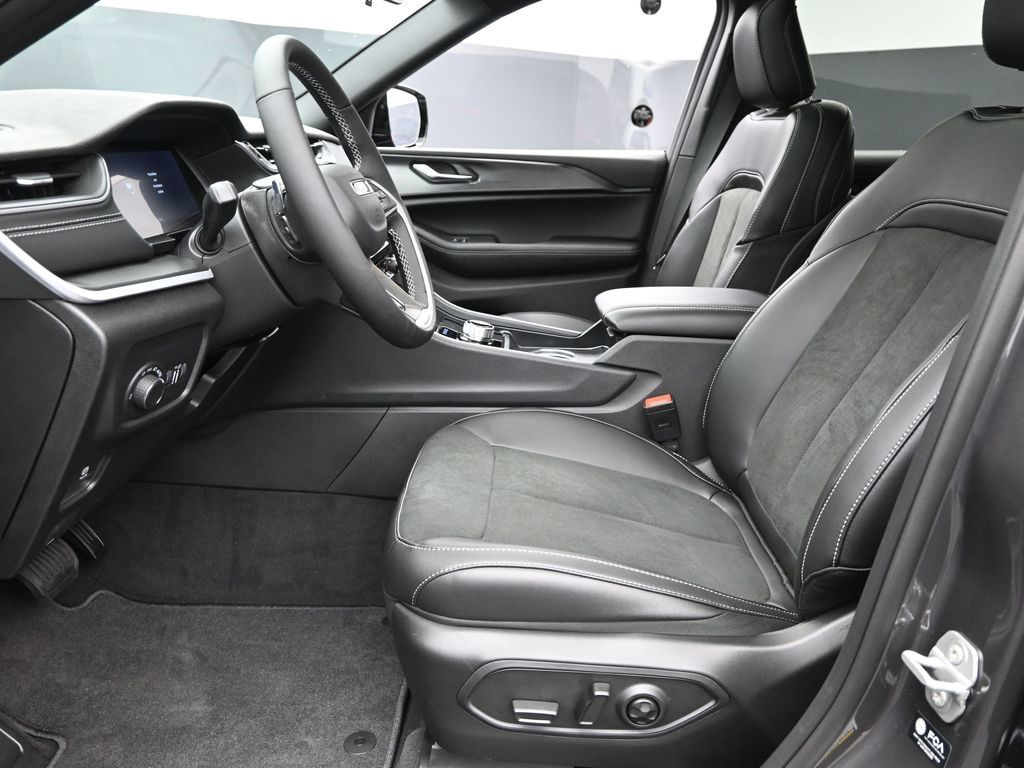 2025 Jeep Grand Cherokee Altitude X photo 11