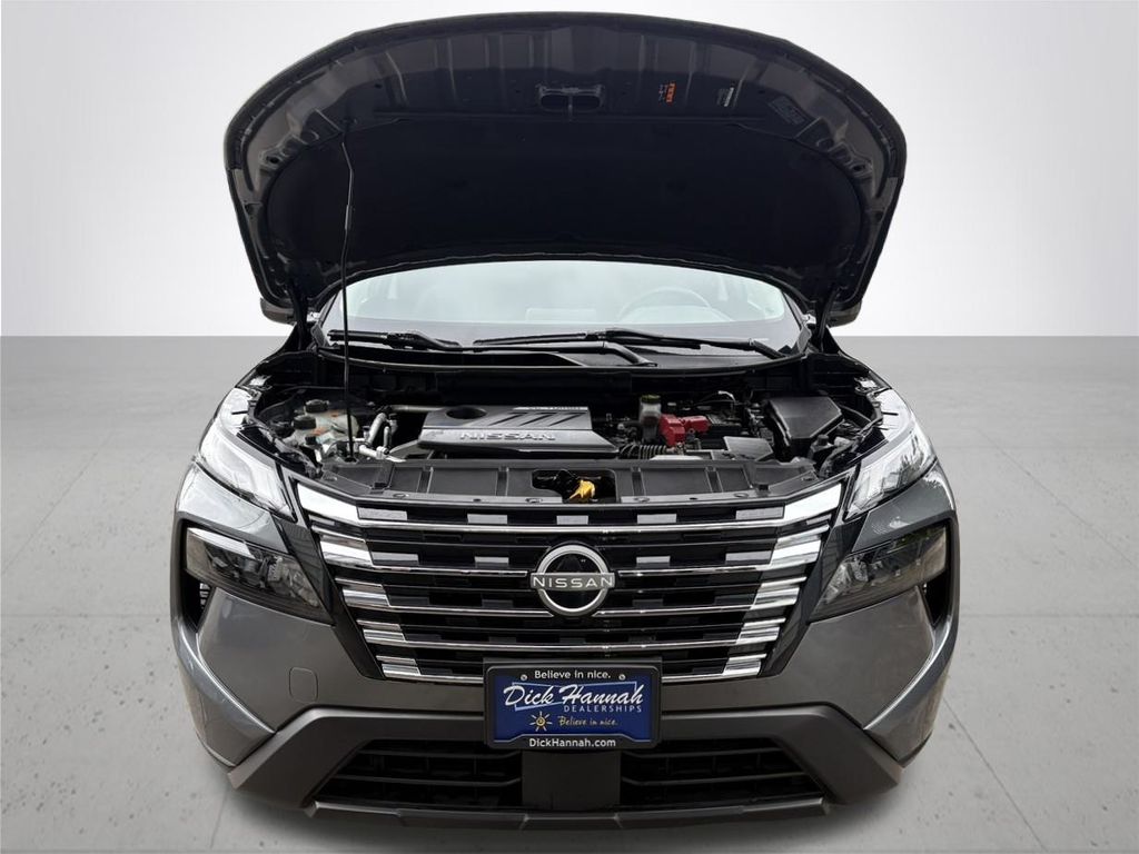 2024 Nissan Rogue SV photo 3