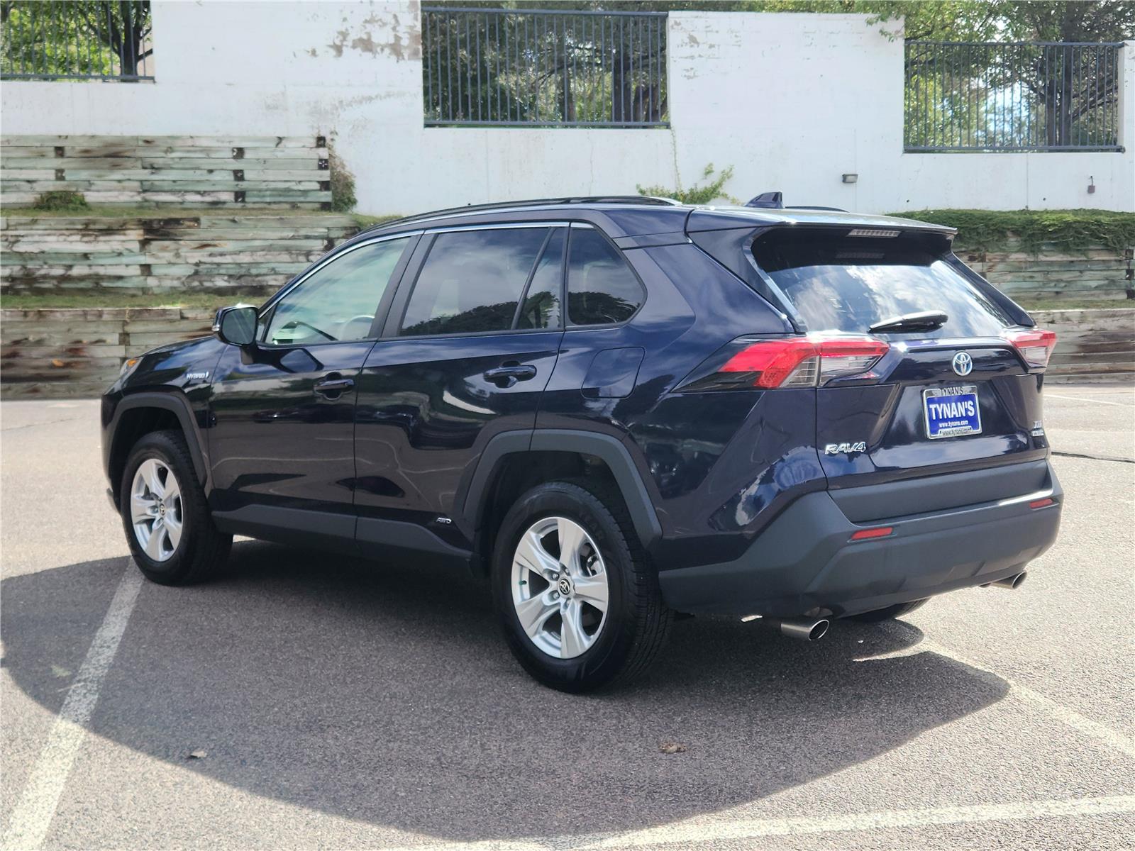 2021 Toyota RAV4 Hybrid XLE photo 5