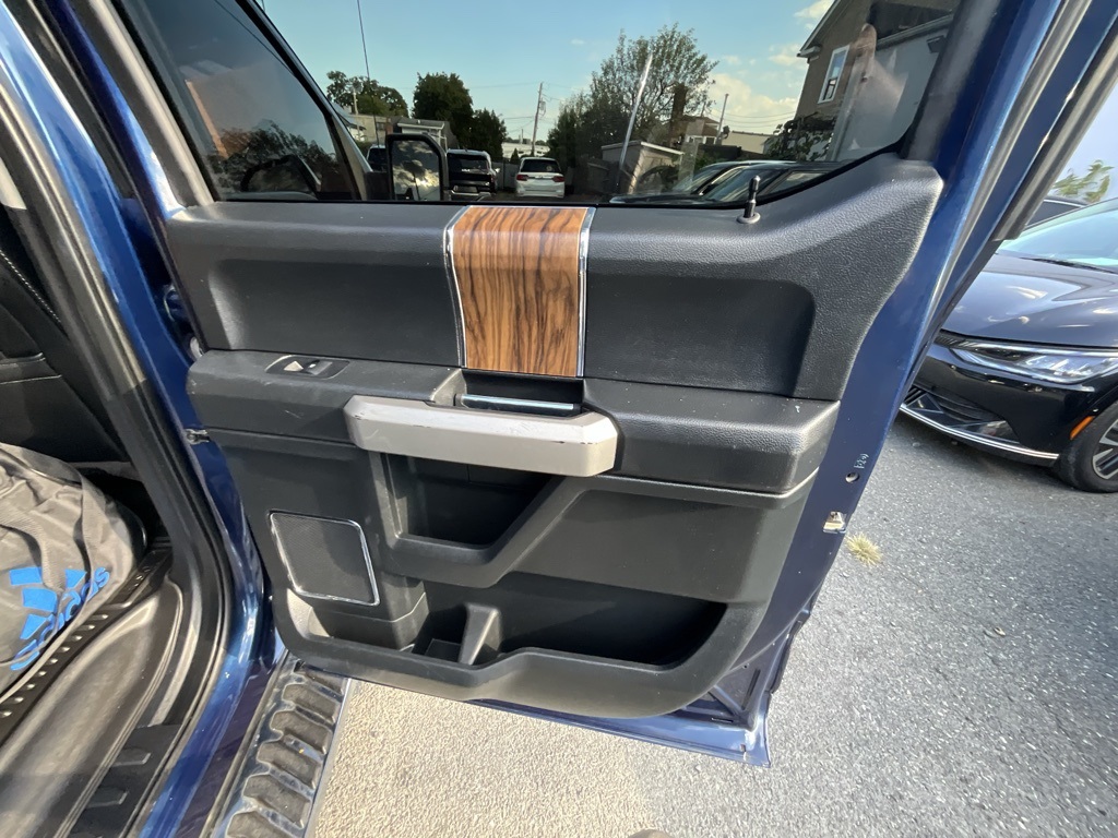 2020 Ford F-150 Lariat photo 29