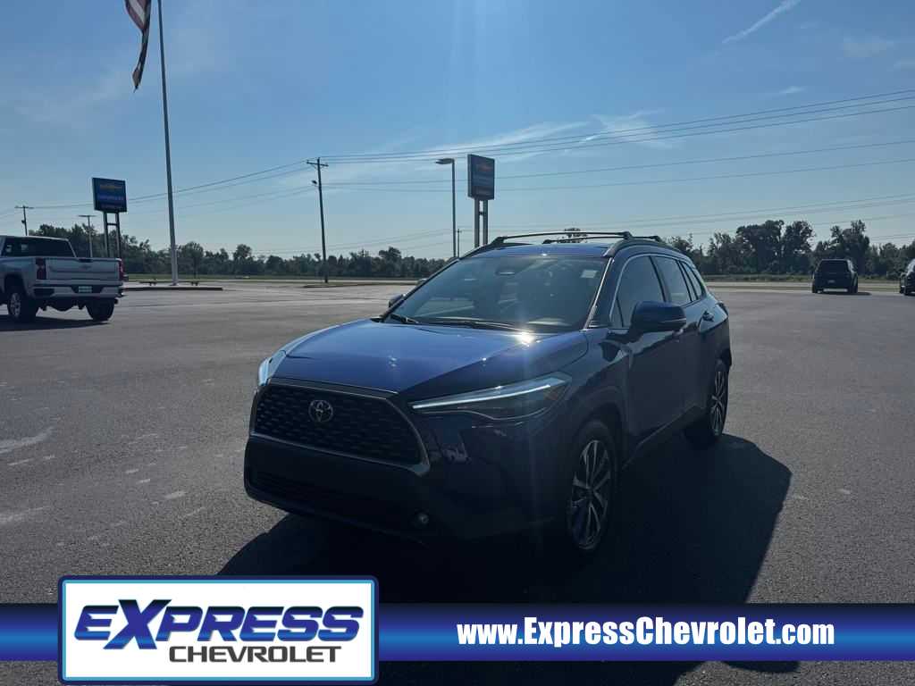 2024 Toyota Corolla Cross XLE's photo