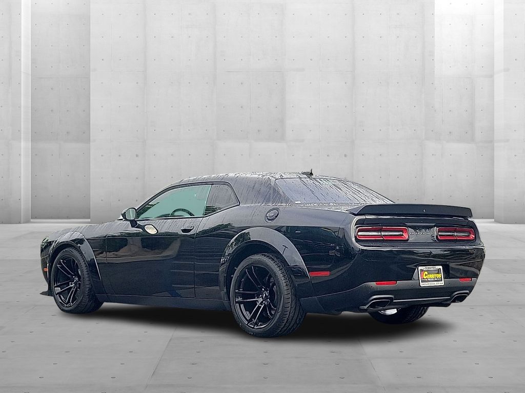 2022 Dodge Challenger R/T Scat Pack Widebody photo 2
