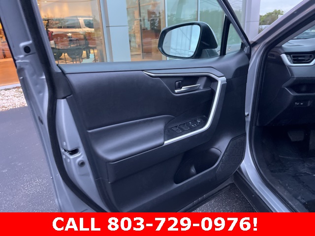 2024 Toyota RAV4 XLE photo 3