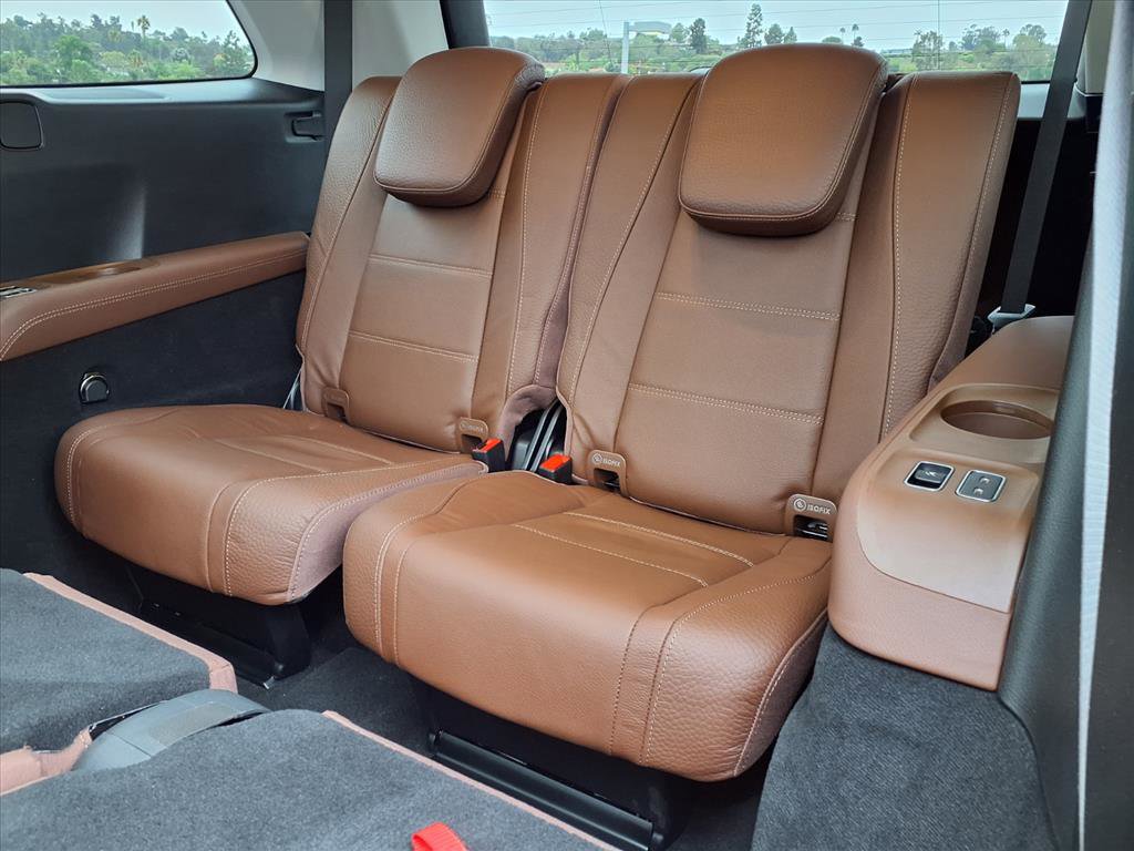 2024 Mercedes Benz GLS 450 4MATIC photo 15