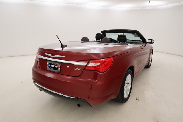 2013 Chrysler 200 Touring photo 2