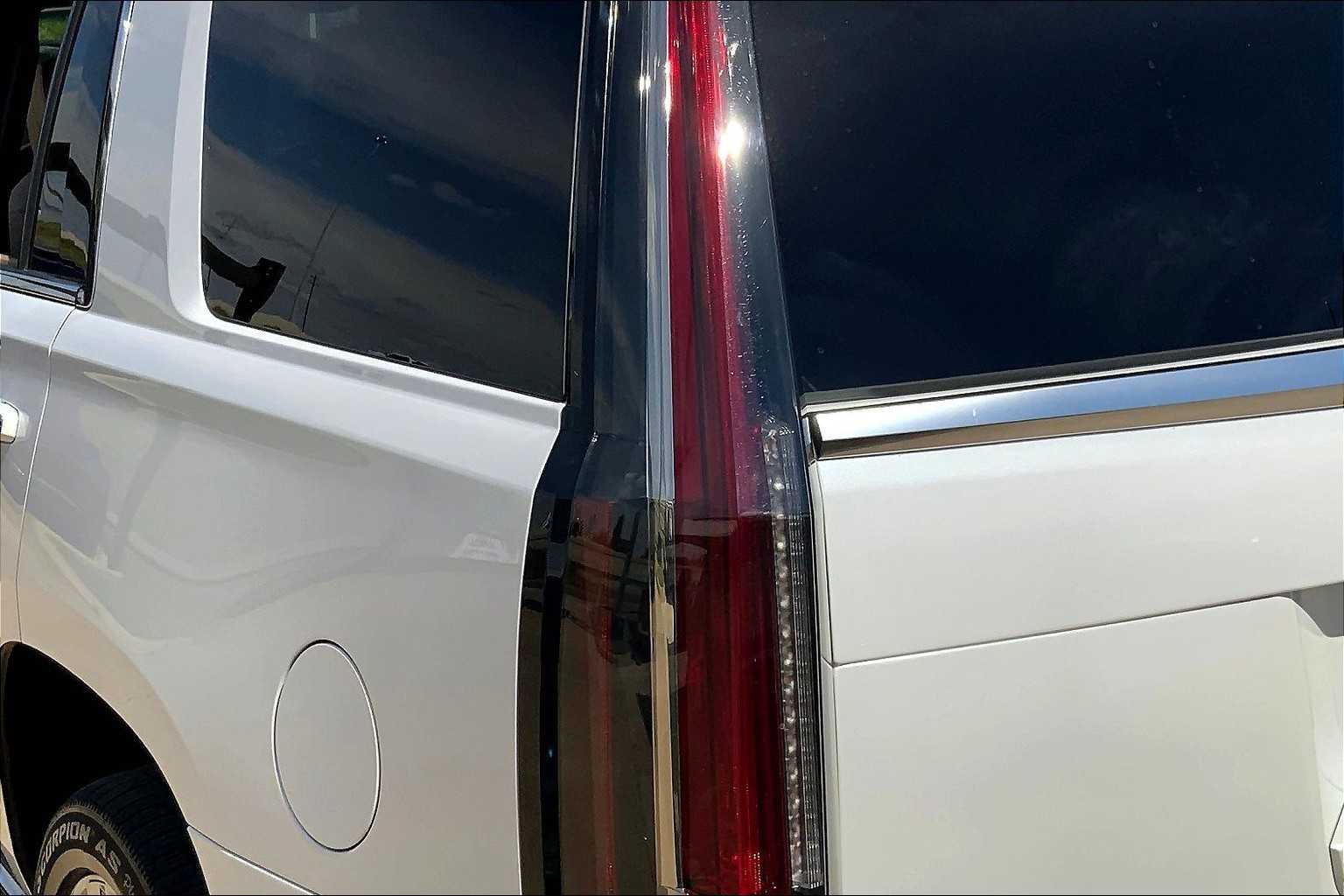 2019 Cadillac Escalade Platinum photo 24