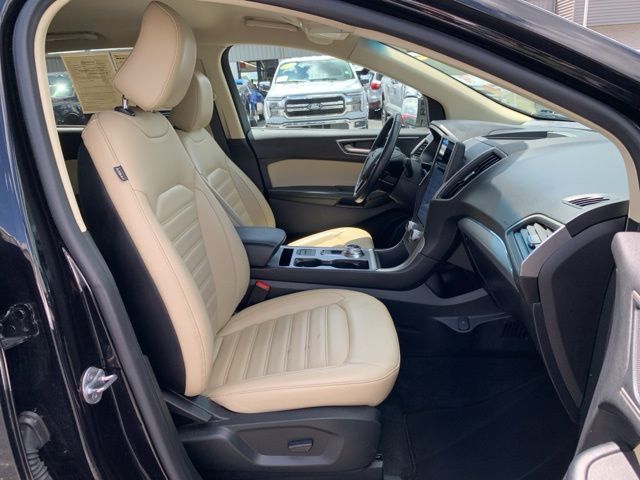 2022 Ford Edge SEL photo 32