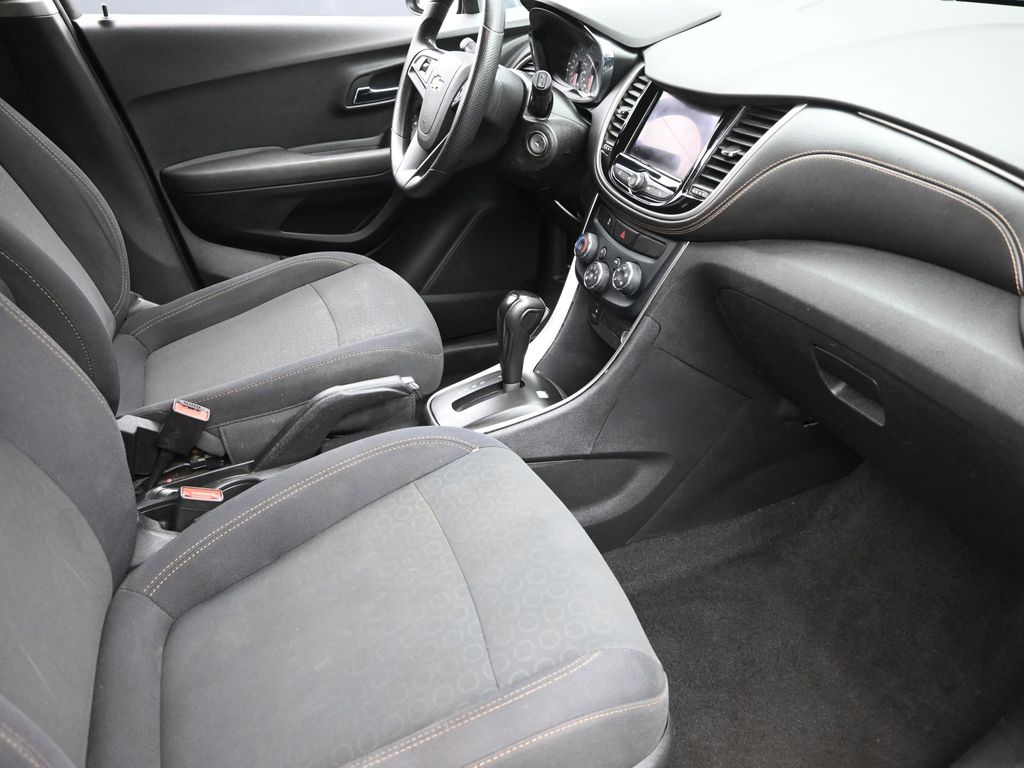 2020 Chevrolet Trax LS photo 5