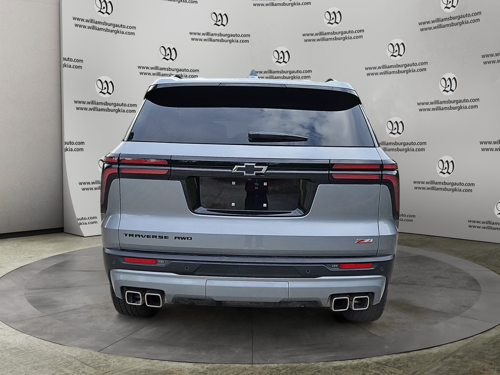 2025 Chevrolet Traverse Z71 photo 3