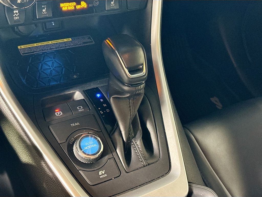 2020 Toyota RAV4 Hybrid XSE photo 16
