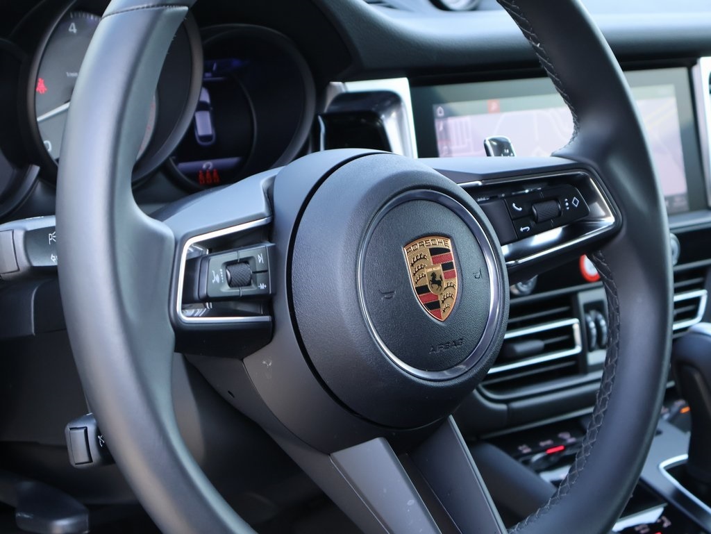 2022 Porsche Macan S photo 18