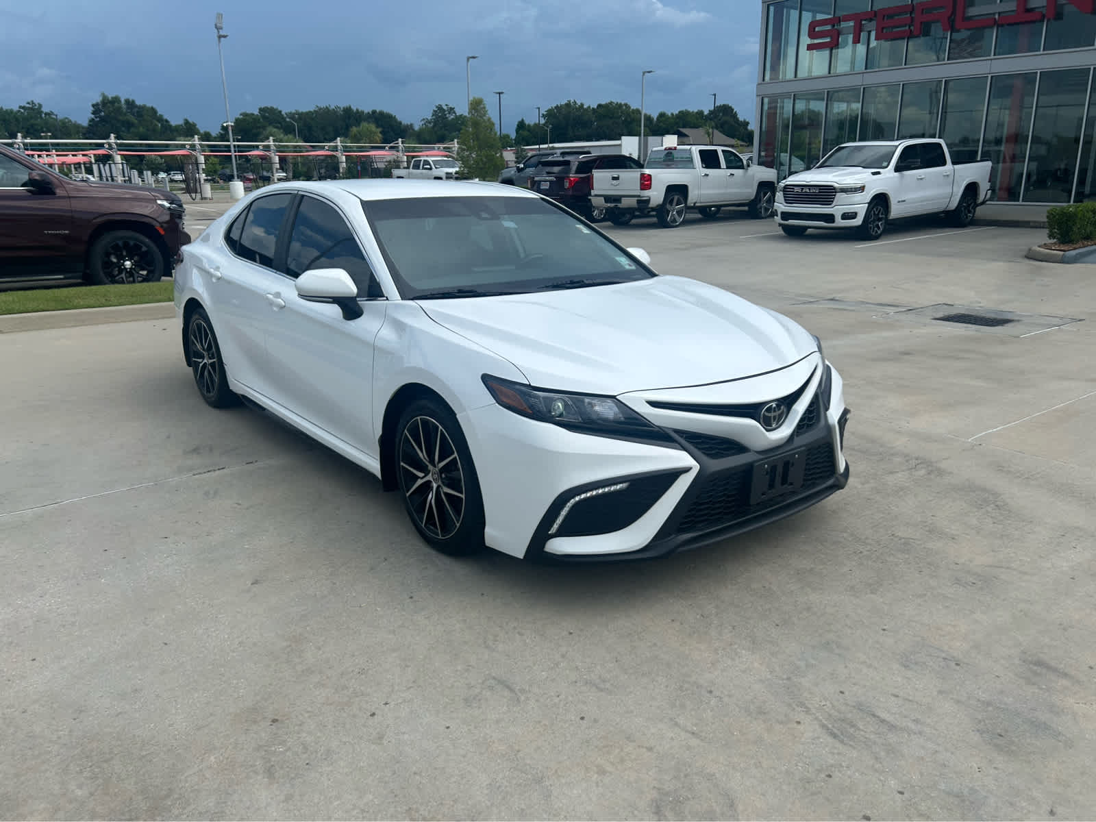 2023 Toyota Camry SE photo 2