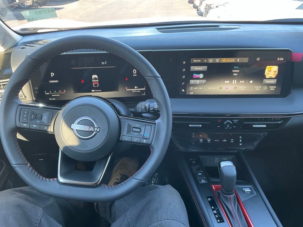 2025 Nissan Kicks SR photo 15