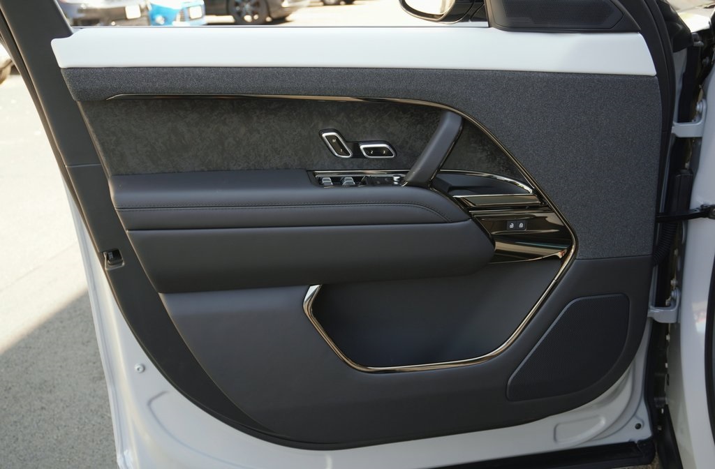 2025 Land Rover Range Rover Sport SE photo 9
